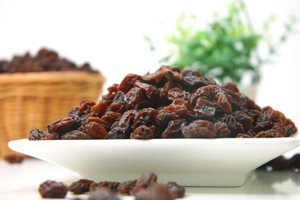 Tiny Powerhouses: Raisins for Weight Loss Triumph!