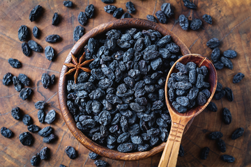 how many raisins to eat per day