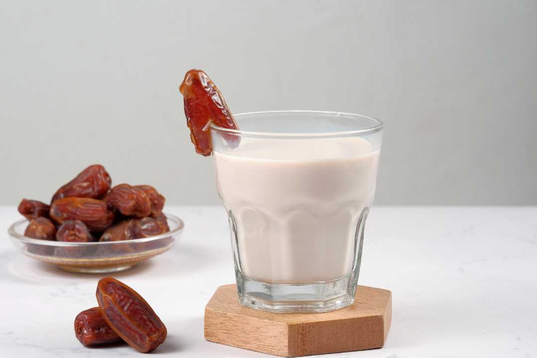 The Amazing Benefits of Dates with Milk: Khajoor Milkshake and More!