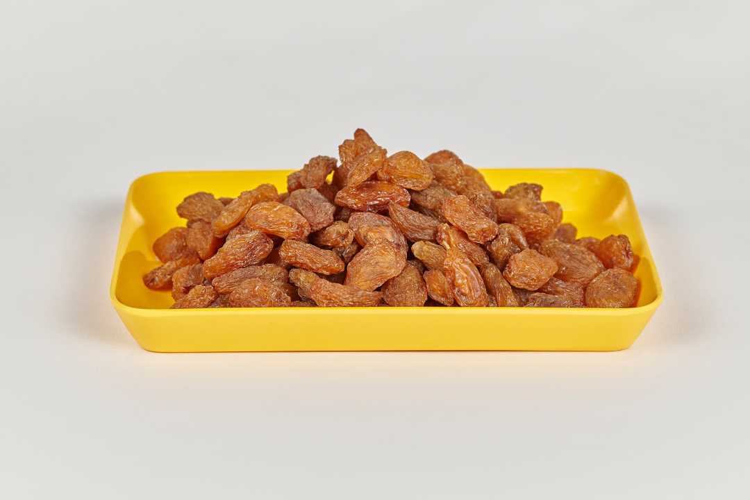 मुनक्का खाने के फायदे ( Benefits of consuming Raisins ) - Healthy Master