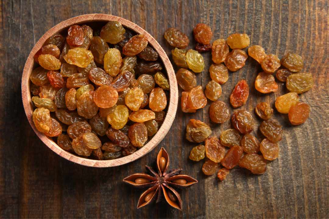 Raisins in pregnancy: “प्रेग्नन्सी में बच्चे के बेहतर विकास के लिए किशमिश के फायदे”