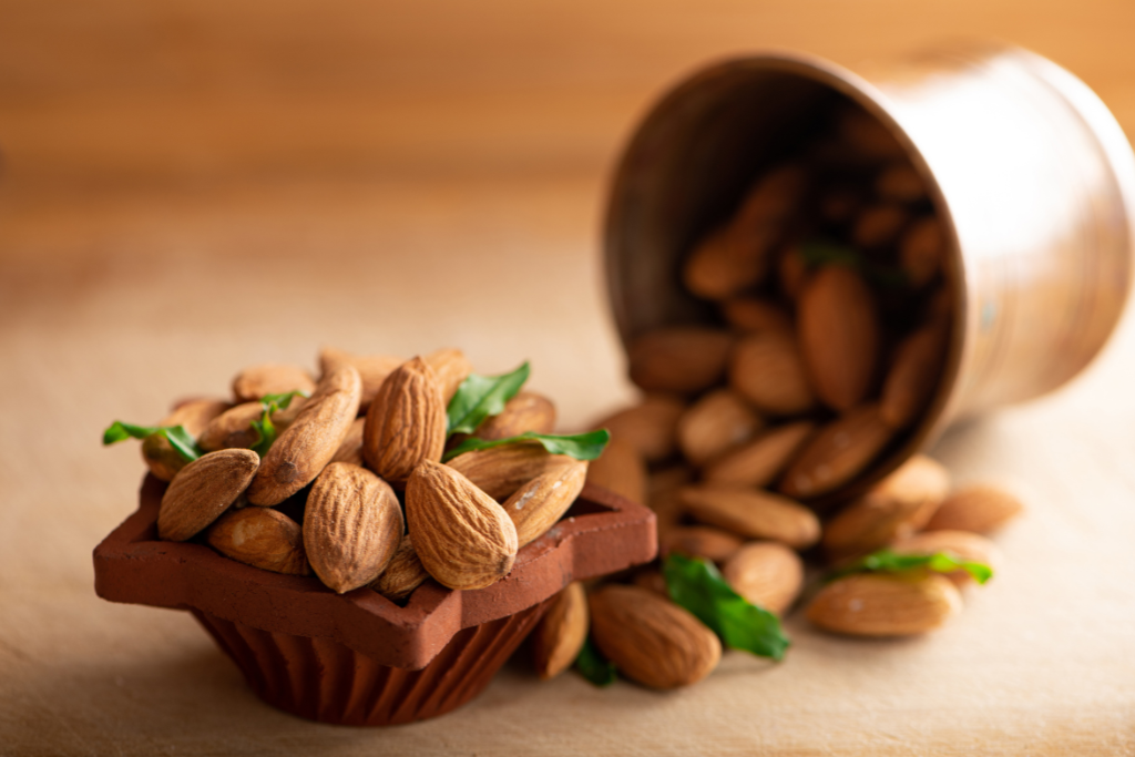 6 Reasons Why Should You Eat Soaked Almonds