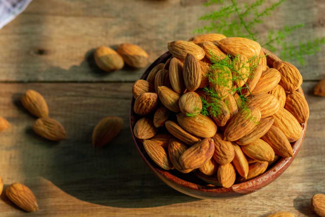 badam khane ke fayde, बादाम खाने के फायदे, badam benefits in hindi