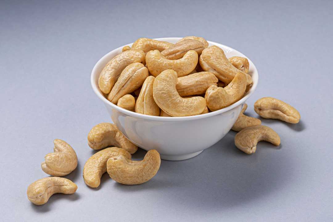 काजू खाने के फायदे (Benefits of Cashew in Hindi) - Healthy Master