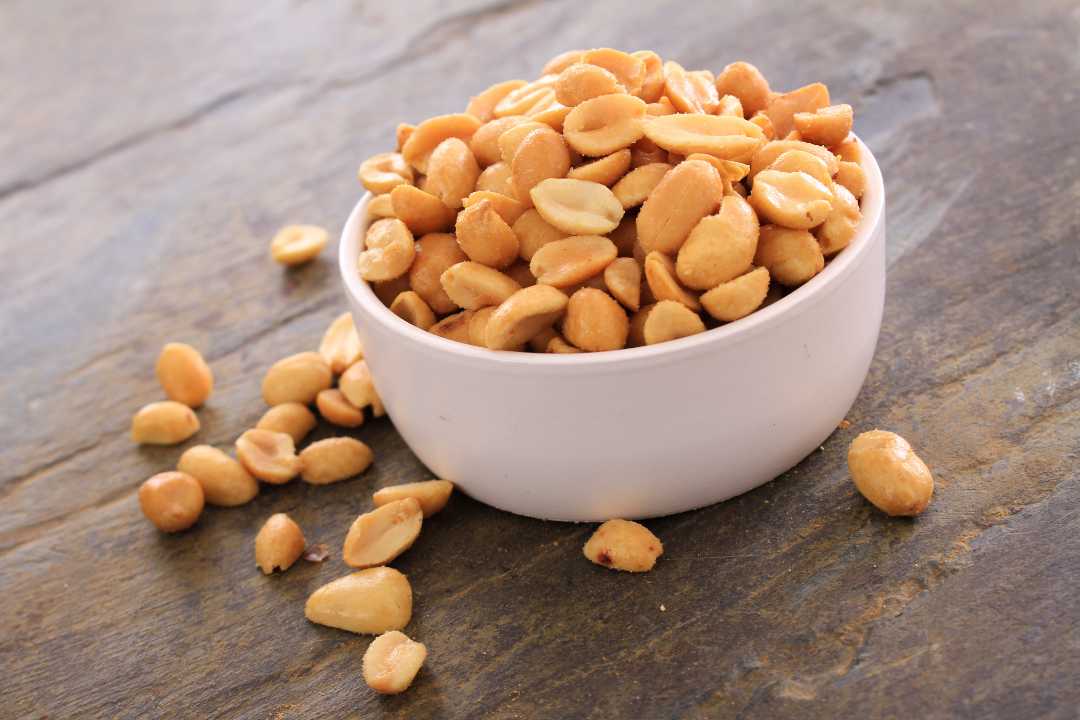 मूंगफली खाने के फायदे (Peanuts Health Benefits in Hindi) - Healthy Master