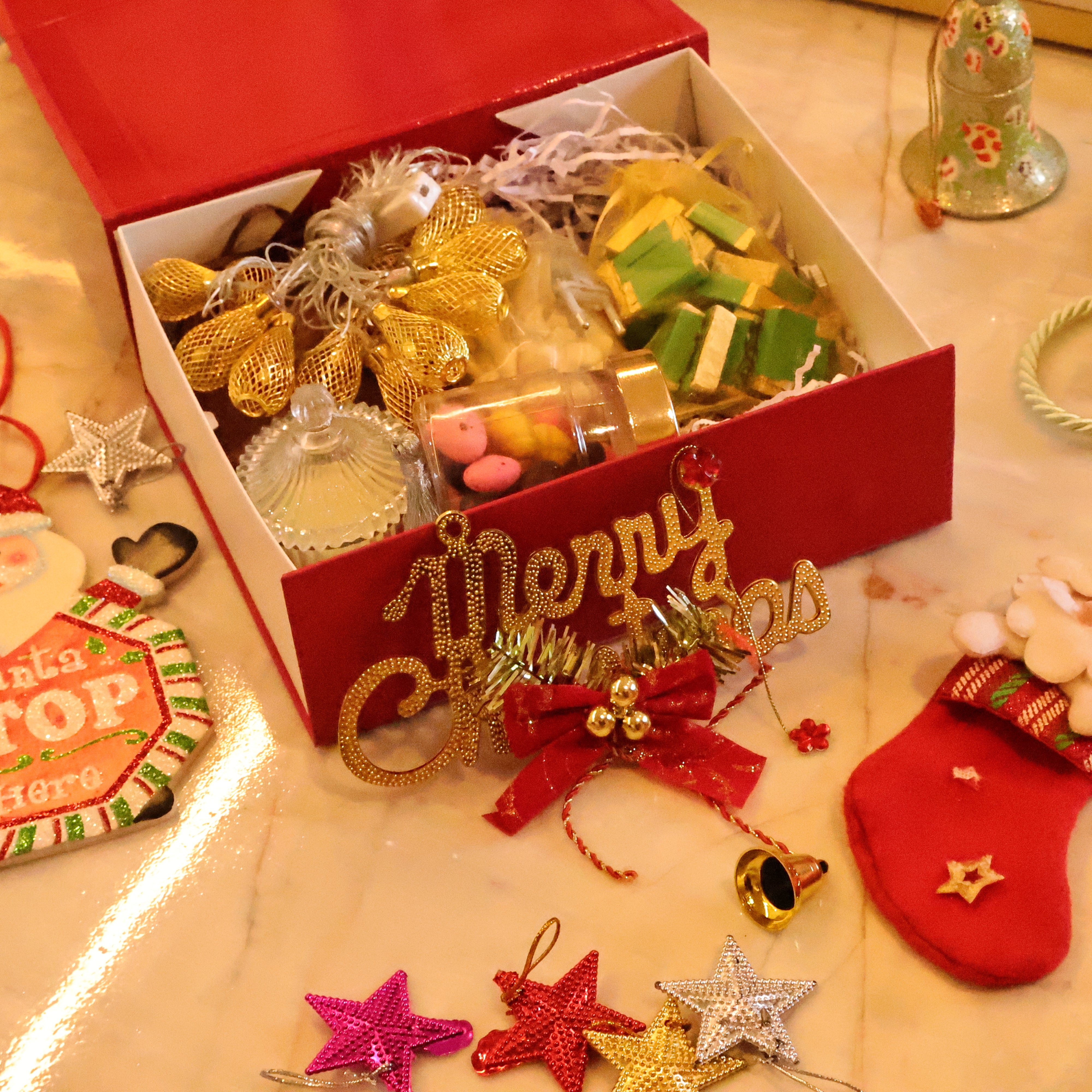Dreamy Christmas gift hamper that encloses cookies, candle, raspberry jam  and lovely greetings. at Rs 2800/piece | Metal Christmas Gift in Kochi |  ID: 24307014997